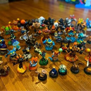 Large lot Skylander and Skylander Giant characters